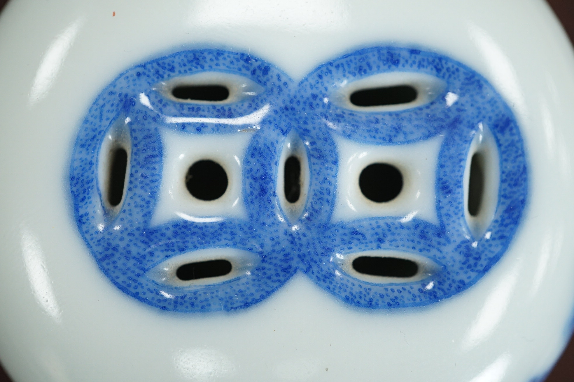 A Chinese blue and white container, Yongzheng seal mark, Republic period